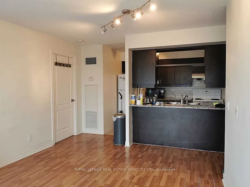 Building Photo - 70 Town Centre Ct #2402