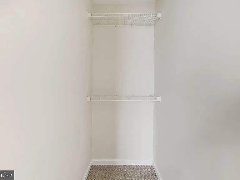 22037 Manning Sq — Photo 31