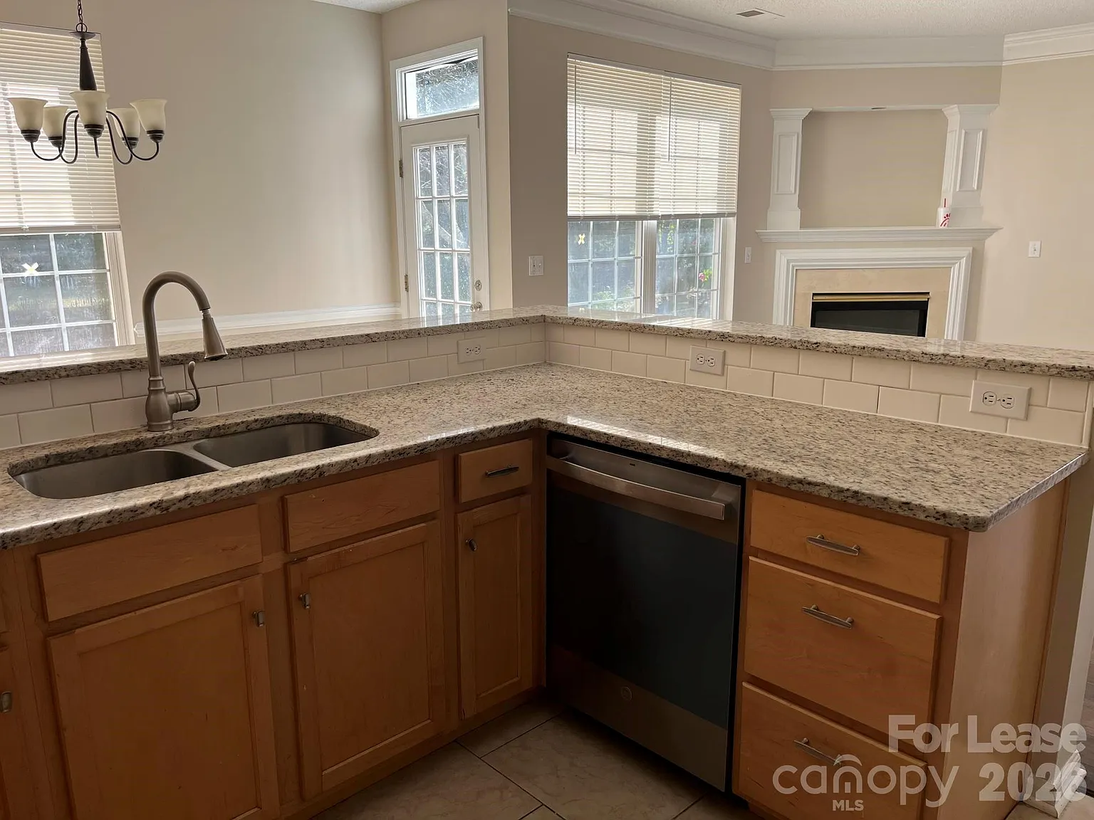 3 bed, 2.5 bath, 1884 sqft, $2,125 — Photo 4