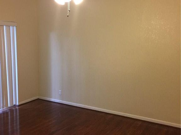 5th image of 5201 SW 31st Ave APT 132