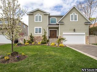 2065 Elliot St, Merrick, NY 11566