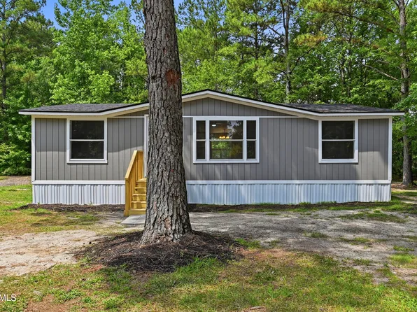 273 Lucilles Place, Burgaw, NC 28425