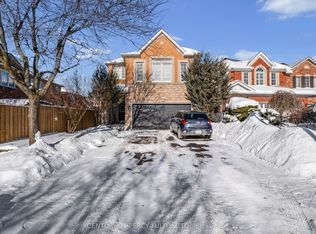 907 Oaktree Cres #Basement, Newmarket, ON L3X 2Z1