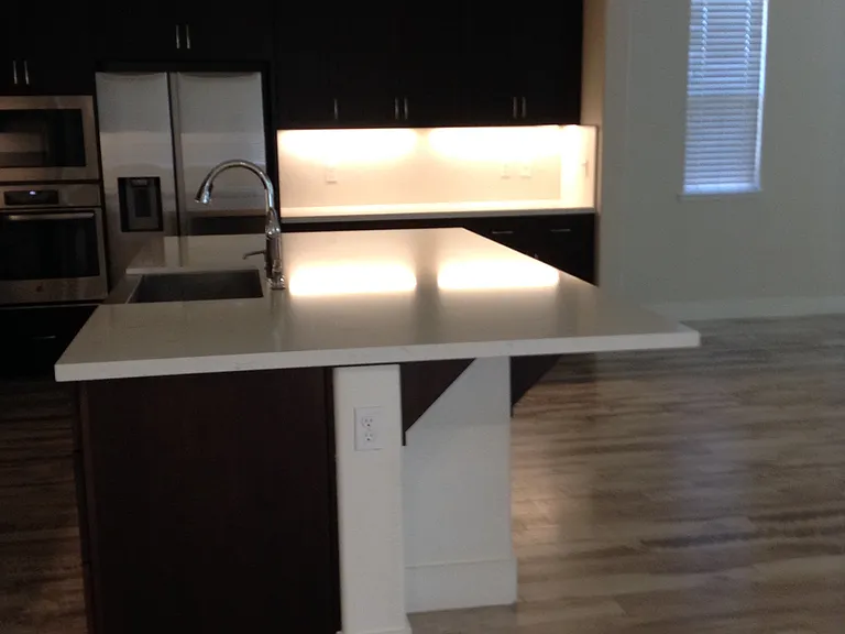 413 Wayland Loop — Photo 4