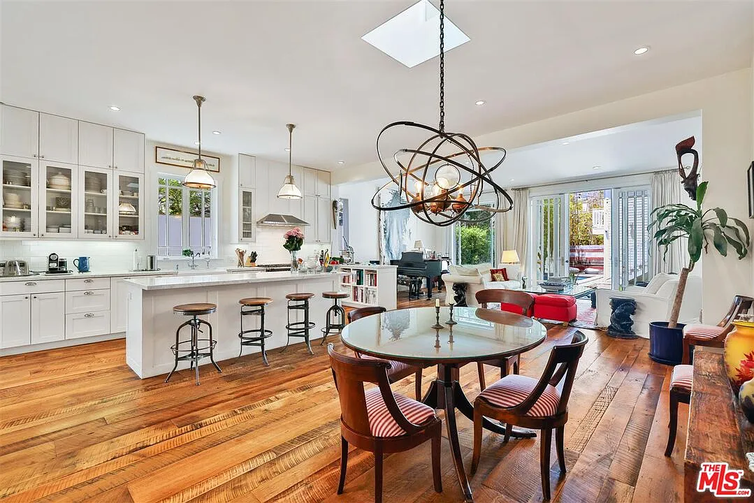 4 bed, 3.0 bath, 2514 sqft, $24,000 — Photo 3