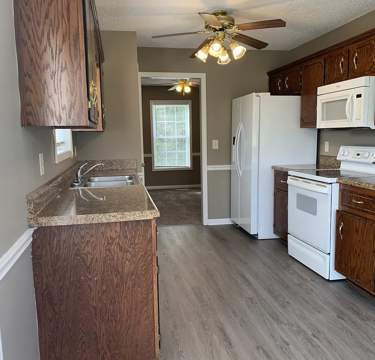 4 bed, 3.0 bath, 1981 sqft, $1,895 — Photo 2