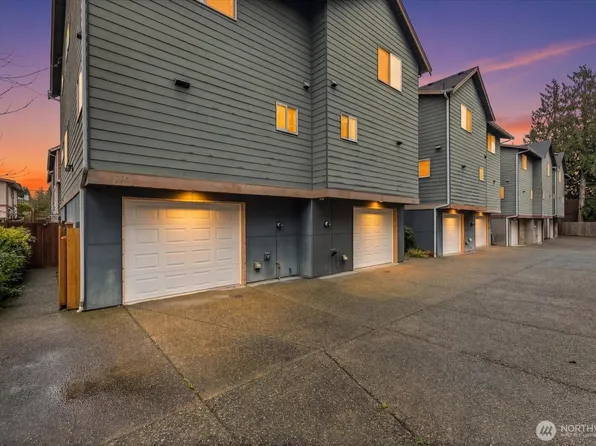 930 N 96th Street, Seattle, WA 98103