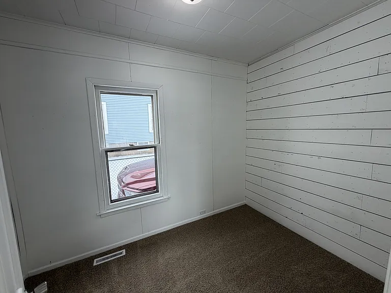 121 E Melvin Ave — Photo 8
