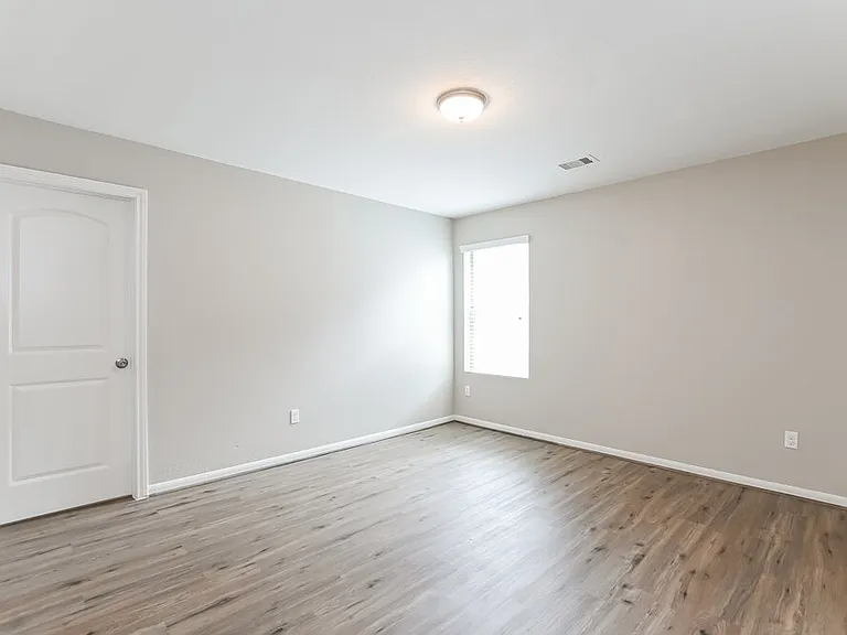 376 Henry St — Photo 11