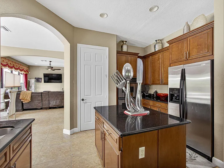 3501 Collonade Dr — Photo 7