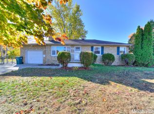655 E Ellis Rd, Norton Shores, MI 49441