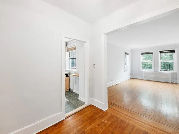 8610 34th Ave APT 424, Flushing, NY 11372