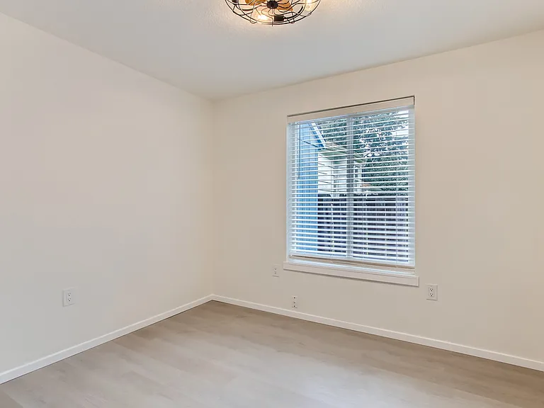 4612 NE Lombard St #3 — Photo 11