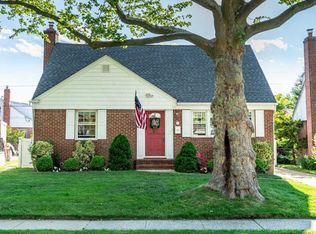 162 Primrose Dr, New Hyde Park, NY 11040