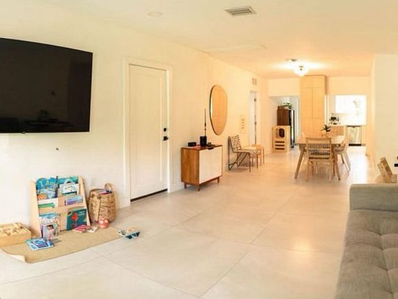 4th image of 365 NE 87th St #365
