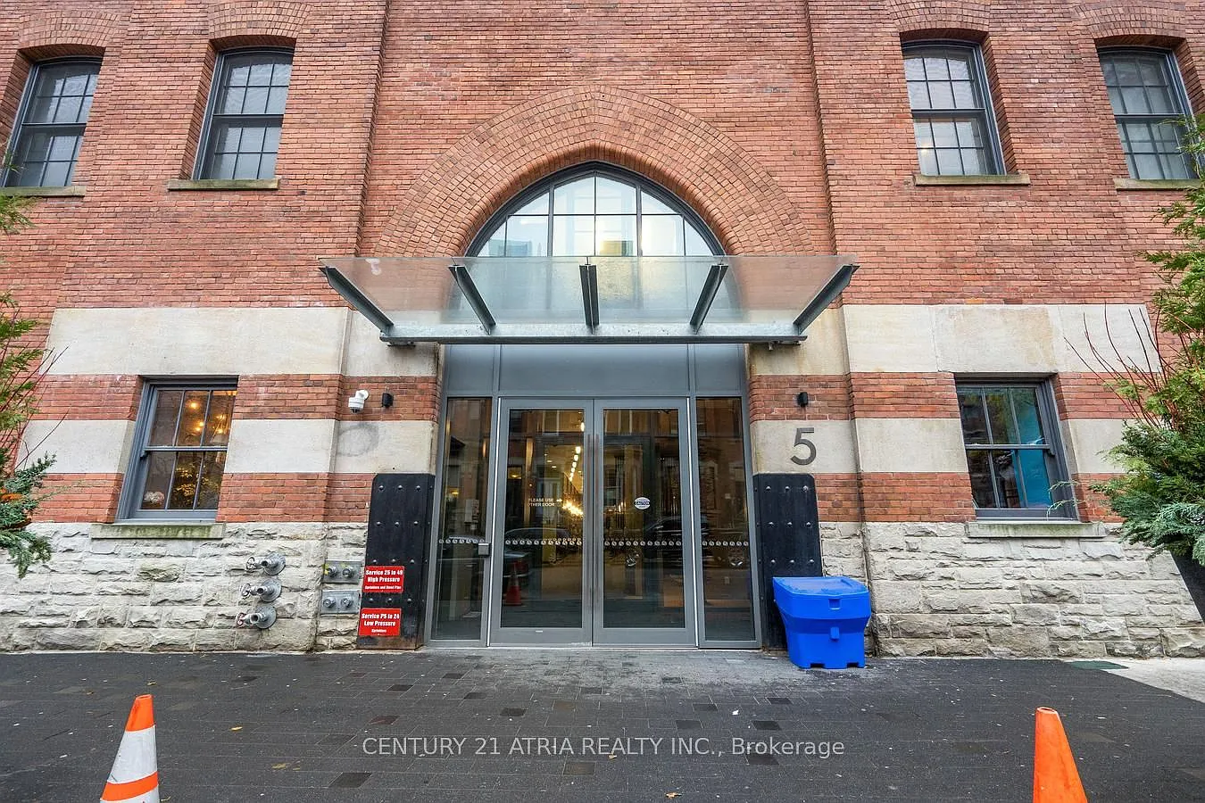 Five Condos — Photo 2