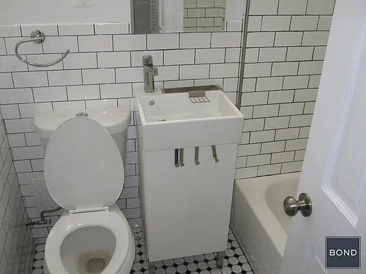 Rented by Bond New York | media 12
