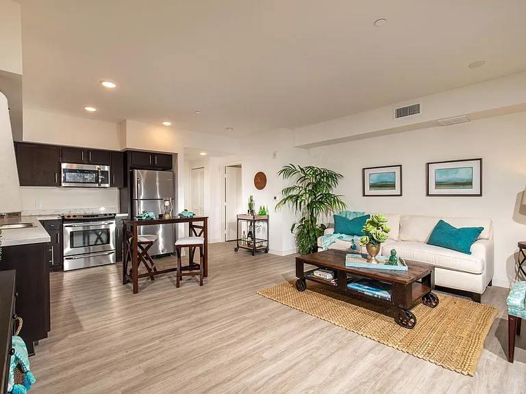 Creekside Apartments — Photo 7