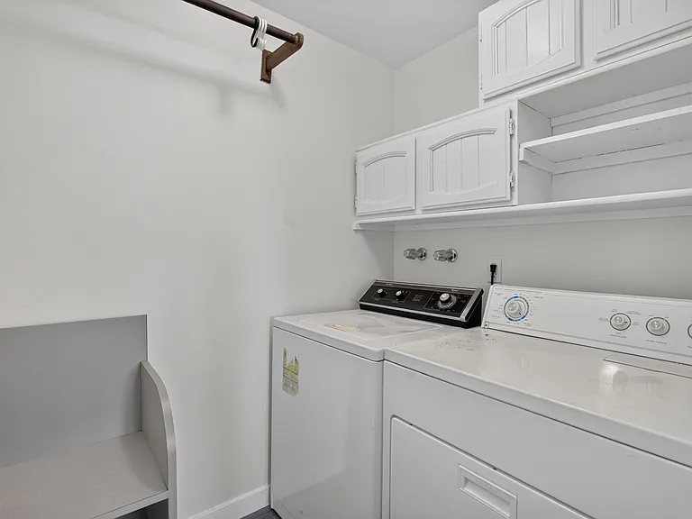 3470 NW Park View Dr — Photo 21