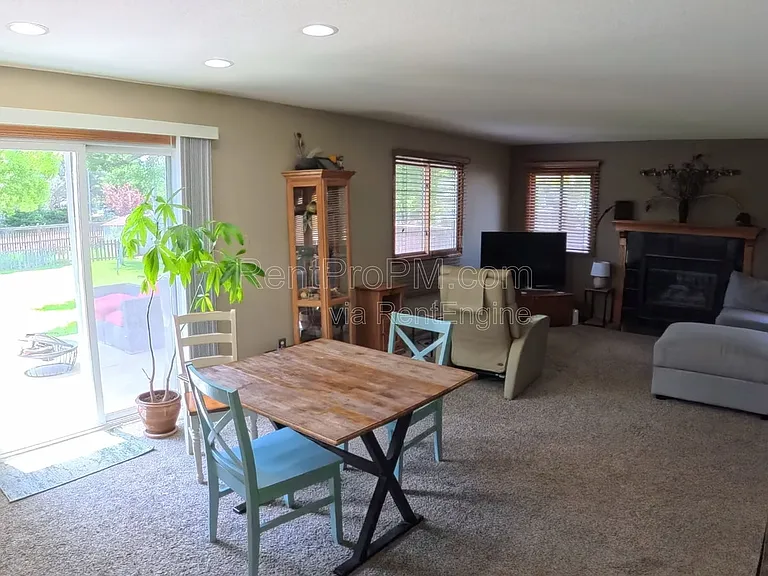 2425 Cochetopa Ct — Photo 9