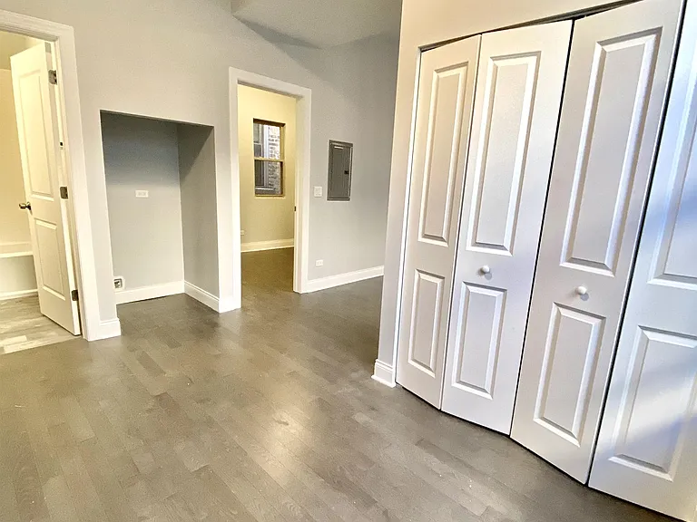 2027 N Sheffield Ave — Photo 5