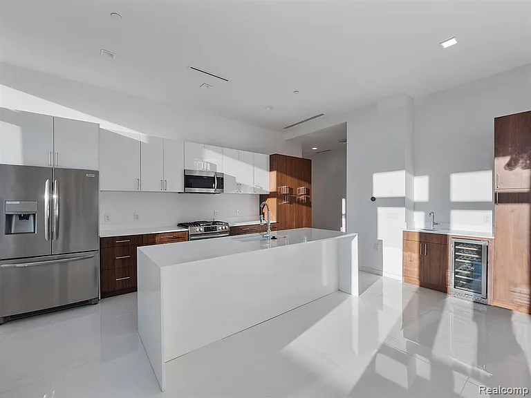 400 S Old Woodward Ave #315 — Photo 6
