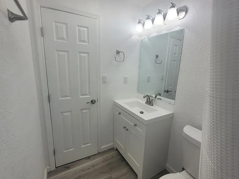 4933 E Willetta St #5 — Photo 15
