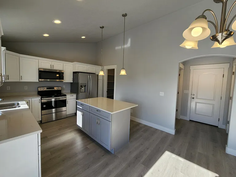 439 E Hill View Dr — Photo 38