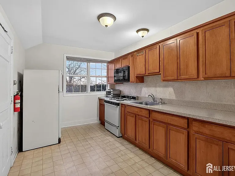 58 Brotherhood St — Photo 14