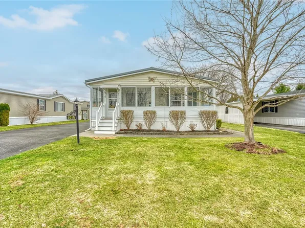 1015 Volkman Dr, Victor, NY 14564