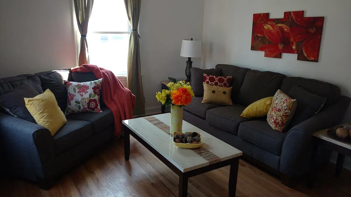3 bed, 1.5 bath, 1254 sqft, $2,350 — Photo 1