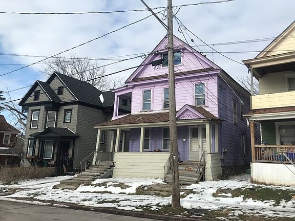 2nd image of 215 Seventeen Elizabeth St #217