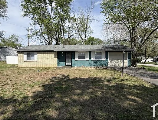 2504 Campbell Dr — Photo 1