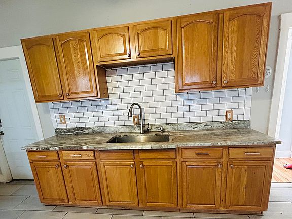 5th image of 25 Mechanic St APT 1