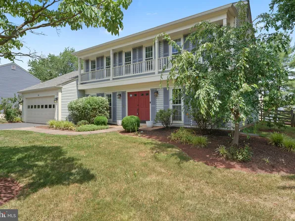 13 Mucklehany Ln, Sterling, VA 20165