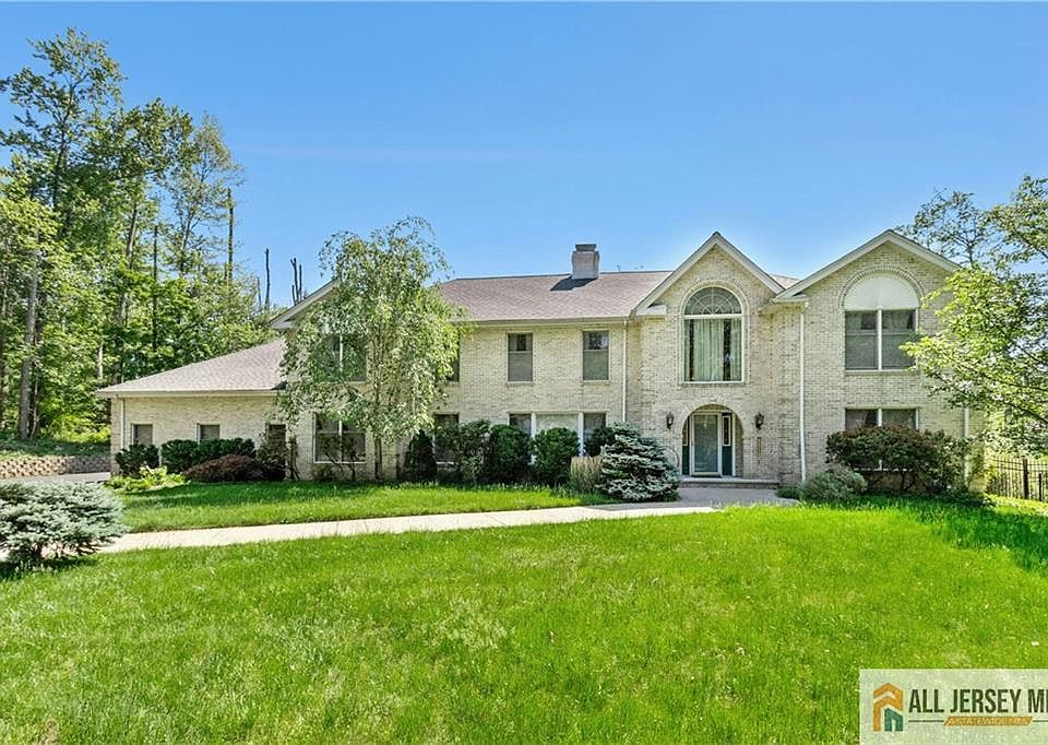 1st image of 60 Evergreen Ln