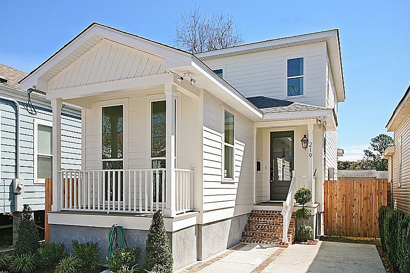 1st image of 219 Millaudon St