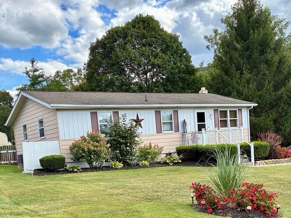1st image of 130 Mountain Crest Dr