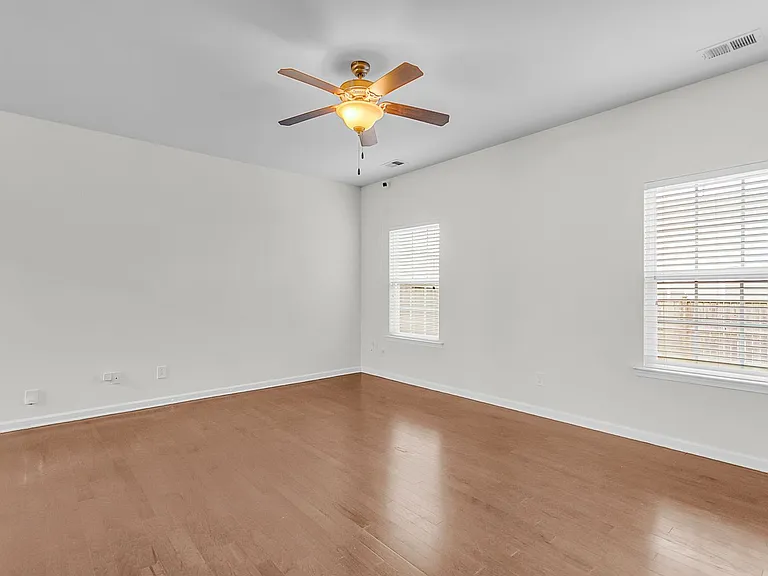 212 Longford Dr — Photo 12