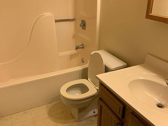 5th image of 501 Columbia Dr APT G