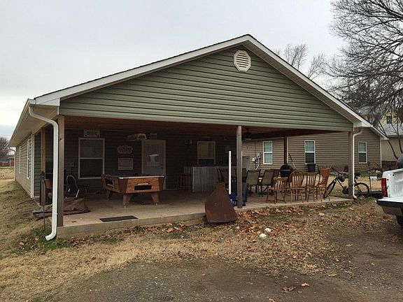 4th image of 902 W 10th Ave