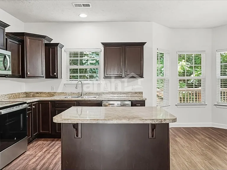 1413 Napa Point W — Photo 4