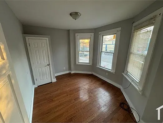 118 Cedar Ave #1 — Photo 6