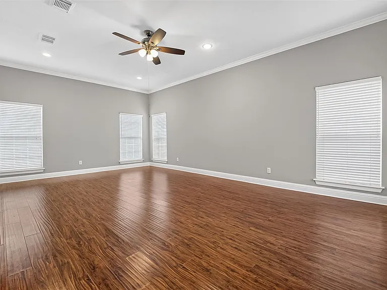 10310 Chevy Chase Dr — Photo 21