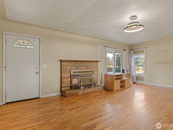 4th image of 1616 N Baker Avenue