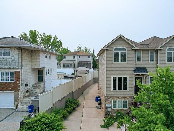 3rd image of 146 Roman Ave