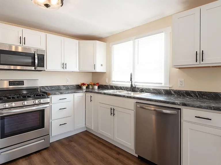 634 N Adams St — Photo 18