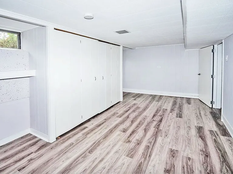1064 Hackmann Cir NE — Photo 9