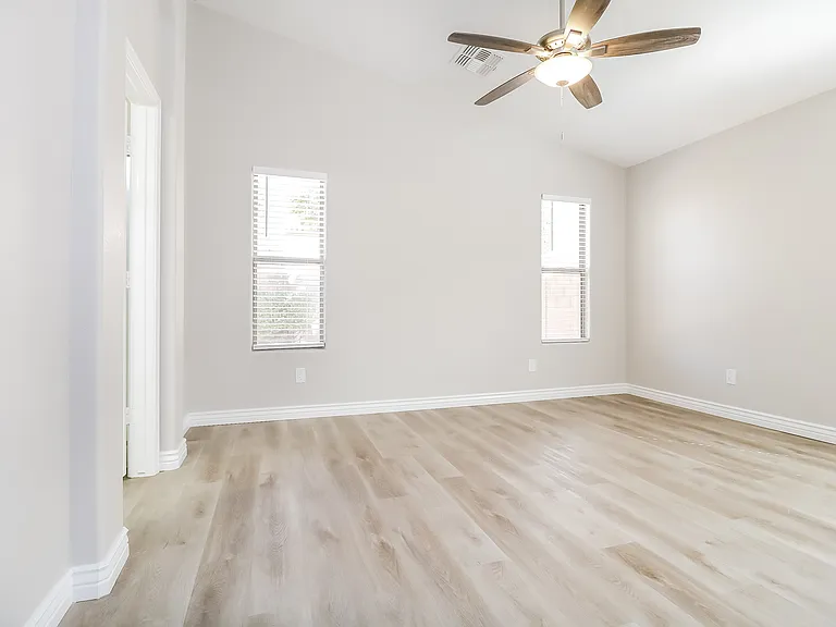 12424 W San Miguel Ave — Photo 11