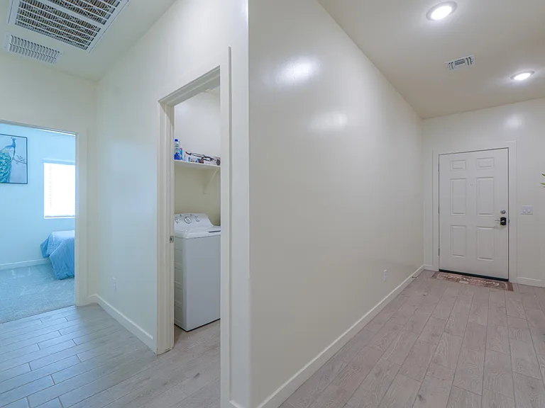 2470 N Abbey Rd — Photo 4